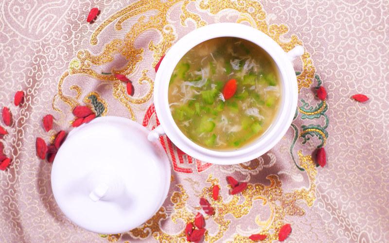 Baihua Scallop and Bitter Melon Soup recipe