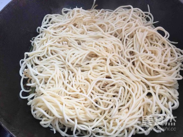 Braised Noodles with Beans recipe