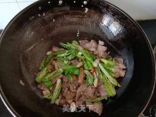 Stir-fried Pork Head with Green Pepper recipe