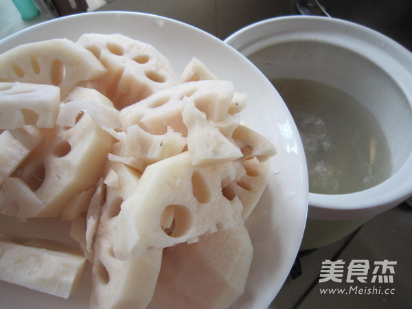 Squid with Dried Lotus Root and Pork Bone Soup recipe
