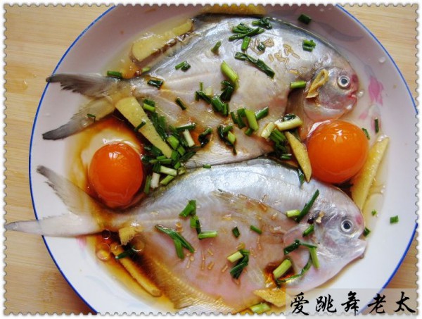 Steamed Pomfret with Salted Egg recipe