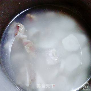 Fen Ge Meidou Bone Soup【relieving Heat and Removing Dampness】 recipe