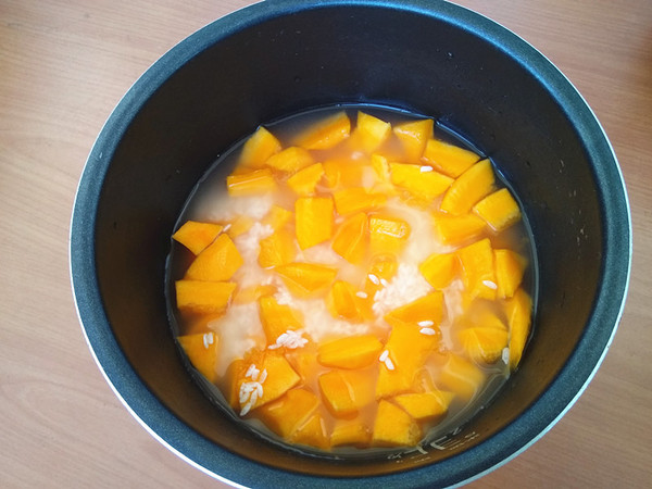Pumpkin Congee with Polished Rice recipe