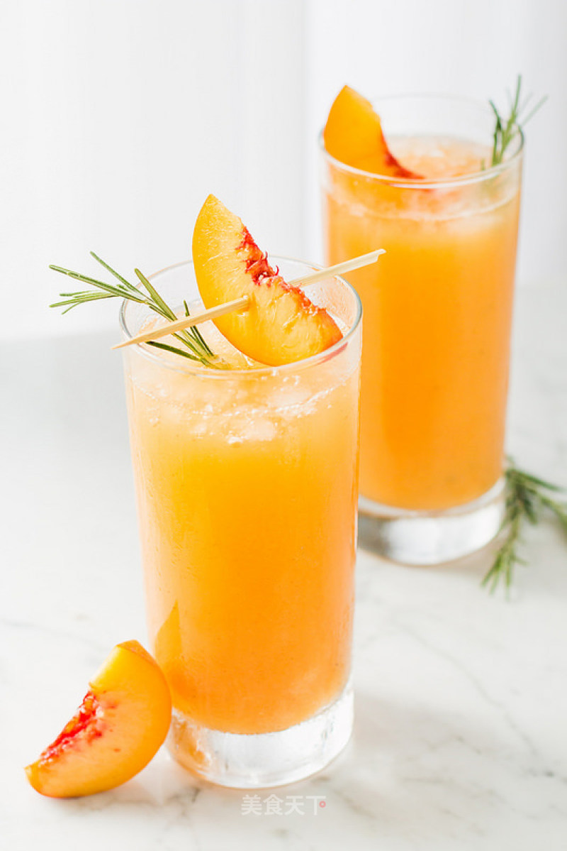 Freshly Squeezed Ice Yellow Peach Juice recipe