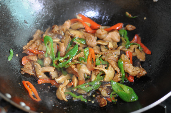 Stir-fried Pork with Double Pepper and Mushroom recipe