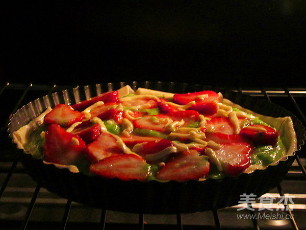 Strawberry Pea Mashed Dumpling Crust Pizza recipe