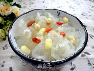 White Fungus and Lotus Seed Soup recipe