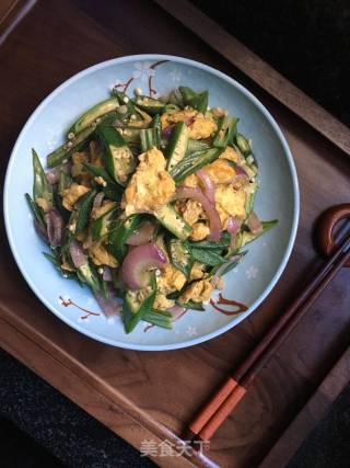 Scrambled Eggs with Onion and Okra recipe