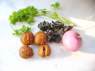 Onion Walnut Mixed Fungus recipe