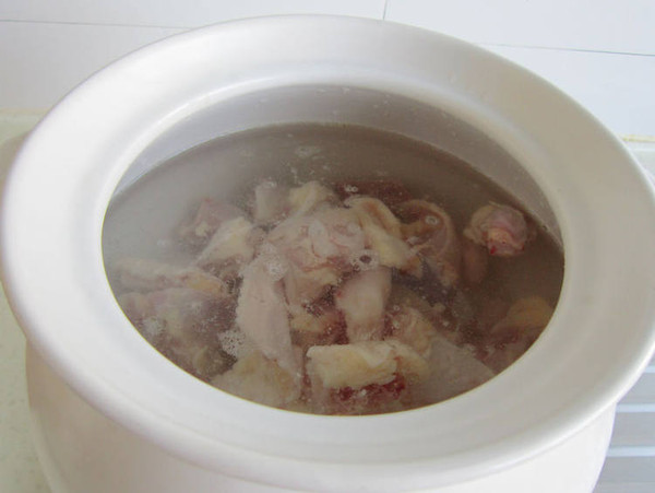 Stewed Chicken with Yam and Fungus recipe