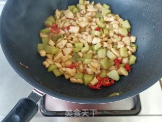Stir-fried Chicken with Chayote recipe