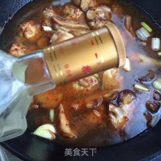 Stewed Mushrooms with Chicken Wings and Roots recipe