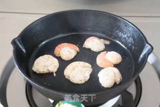 [fried Scallops with Sweet Pea Puree] recipe