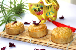 Homemade Bean Paste and Egg Yolk Mooncakes recipe