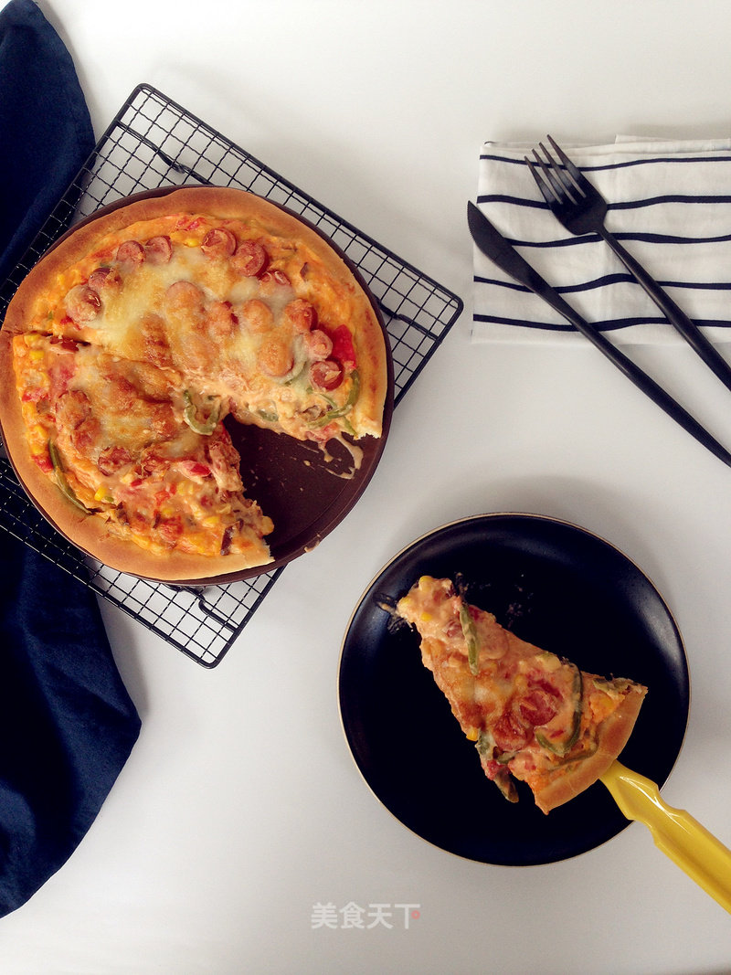 Crispy Sausage Pizza with Fresh Vegetables in White Sauce recipe