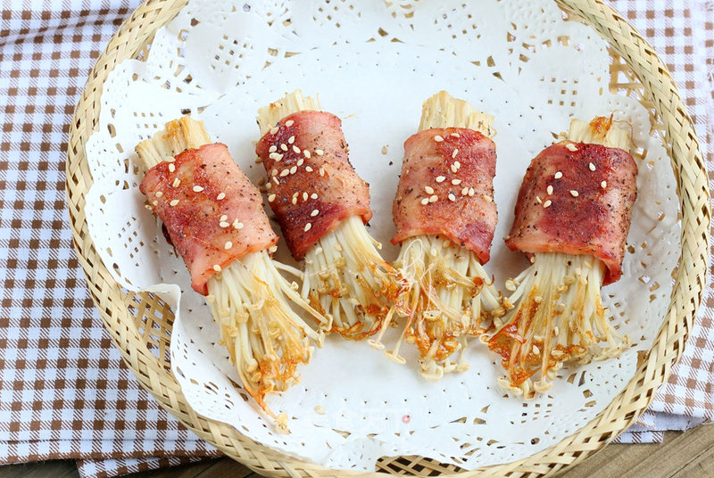 Bacon Roll with Enoki Mushroom recipe