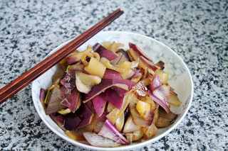 Fried Pork Rinds with Onions recipe