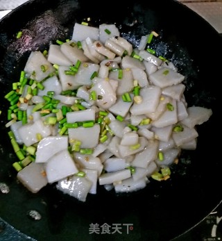 Stir-fried Jelly with Garlic Sprouts recipe