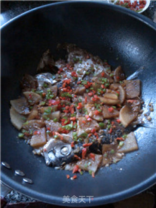 Pomfret with Carrot Knife recipe