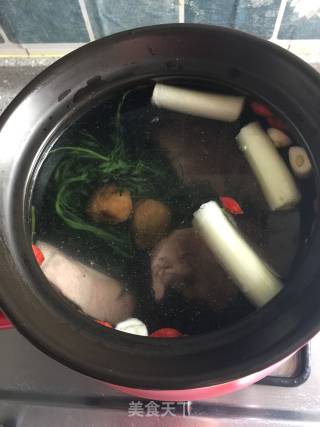 Nourishing Dryness and Nourishing Lungs, Watercress and Pork Bone Soup recipe