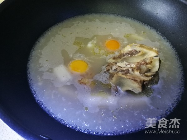 Beef Bone Soup and Guilin Rice Noodles recipe