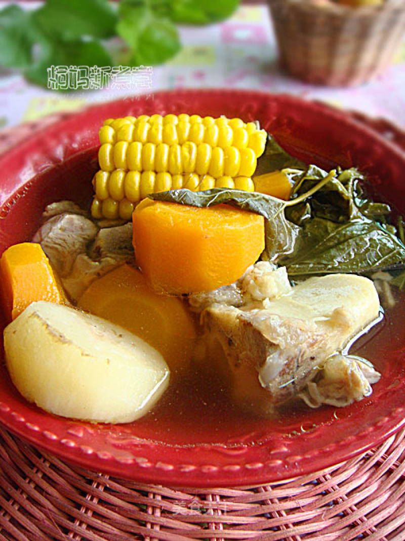 Dispelling Fire and Detoxification --- Mulberry Leaf Carrot Corn Pork Bone Soup
