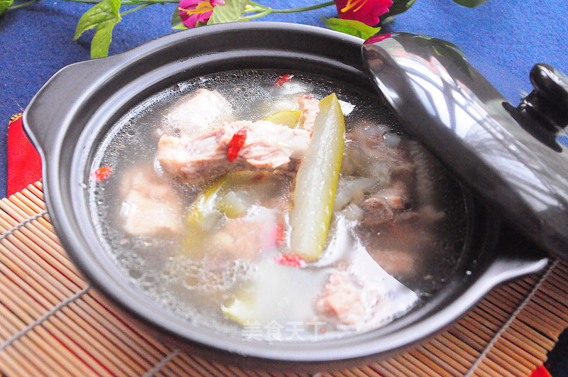 Refreshing Ribs and Gourd Soup recipe