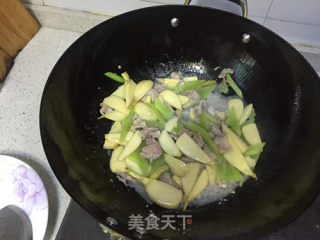 Stir-fried Pork Slices with Mushrooms and Lettuce recipe