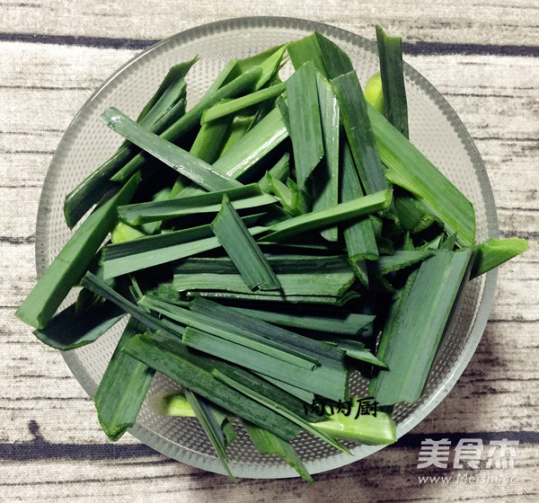 Stir-fried Pork with Garlic Sprouts recipe