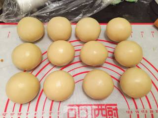 #柏翠婚纱大赛# Daisy Egg Yolk Pastry recipe