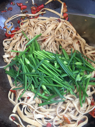 Stir-fried Bean Curd with Leek Flower recipe