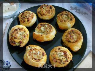 Snail Rolls with Ham and Cheese recipe