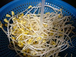 Stir-fried Pork with Soy Sprouts recipe