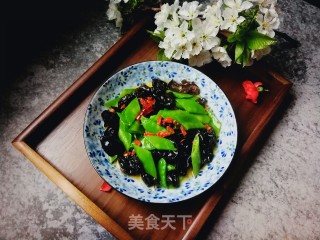 Stir-fried Snow Peas with Wolfberry Fungus recipe
