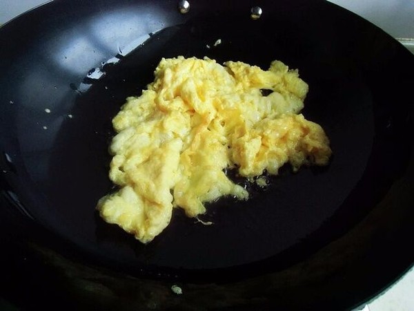 Scrambled Eggs with Leek and Green Bean Sprouts recipe