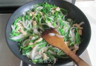 Shredded Chicken with Leek, Flower and Onion recipe