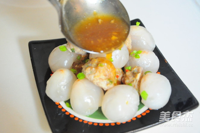 Meat and Vegetable Pairing-lychee Meatballs with Pouring Sauce recipe