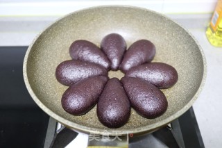 Black Rice and Black Whole Wheat Pan-fried Steamed Buns recipe