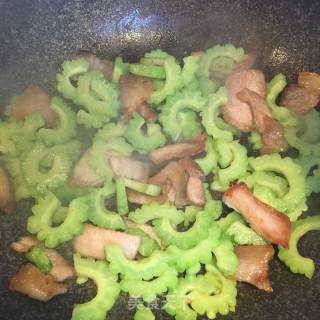 Stir-fried Bitter Gourd with Sliced Pork recipe