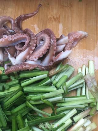 Stir-fried Octopus with Leek recipe