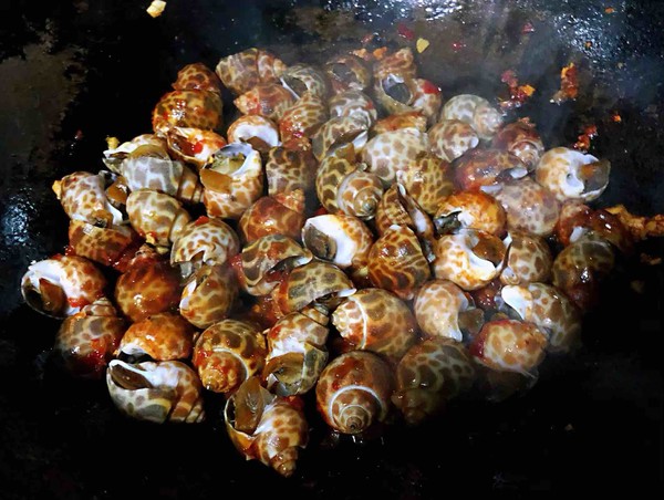 Stir-fried Snails with Colored Pepper and Hot Sauce recipe
