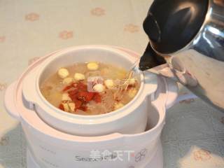 White Fungus and Lotus Seed Soup recipe