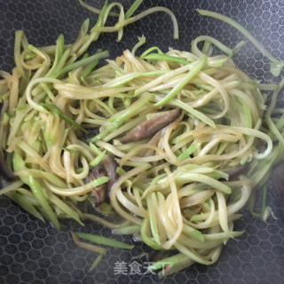 Chayote Stir-fried Sea Cucumber recipe