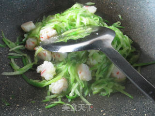 Stir-fried Green Radish with Shrimp Balls recipe