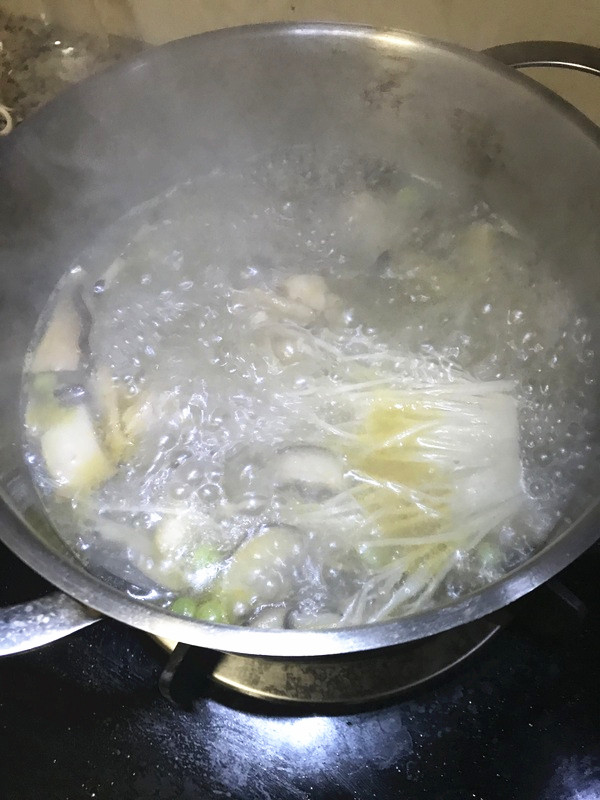 #中卓牛骨汤面#bullfrog Green Vegetable Noodles recipe