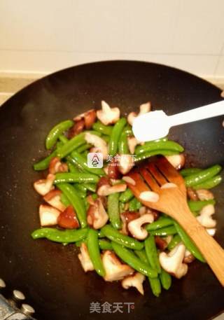 Stir-fried Sweet Beans with Shiitake Mushrooms recipe