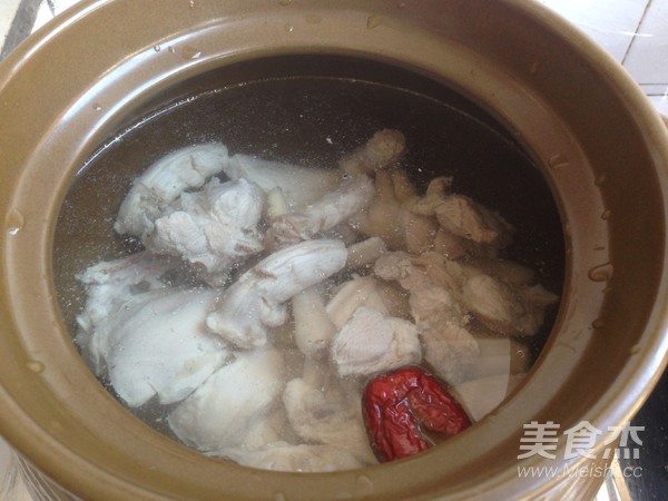 Autumn Chestnut Snow Fungus Chicken Soup recipe
