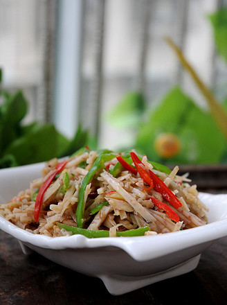 Stir-fried Shredded Taro with Green and Red Pepper recipe