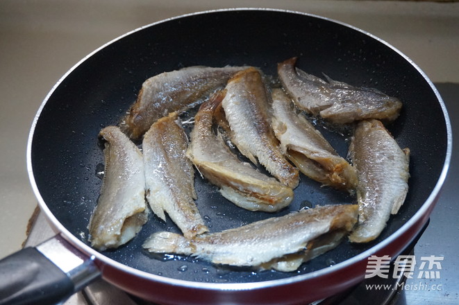 Fried Dried Sea Fish recipe