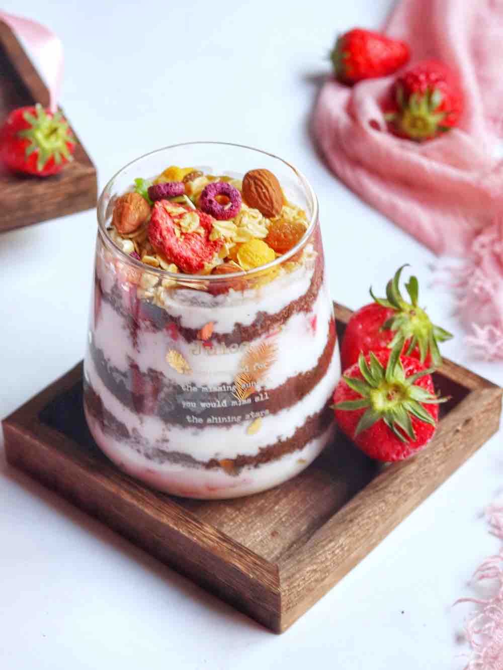 Oreo Strawberry Yogurt Cup recipe